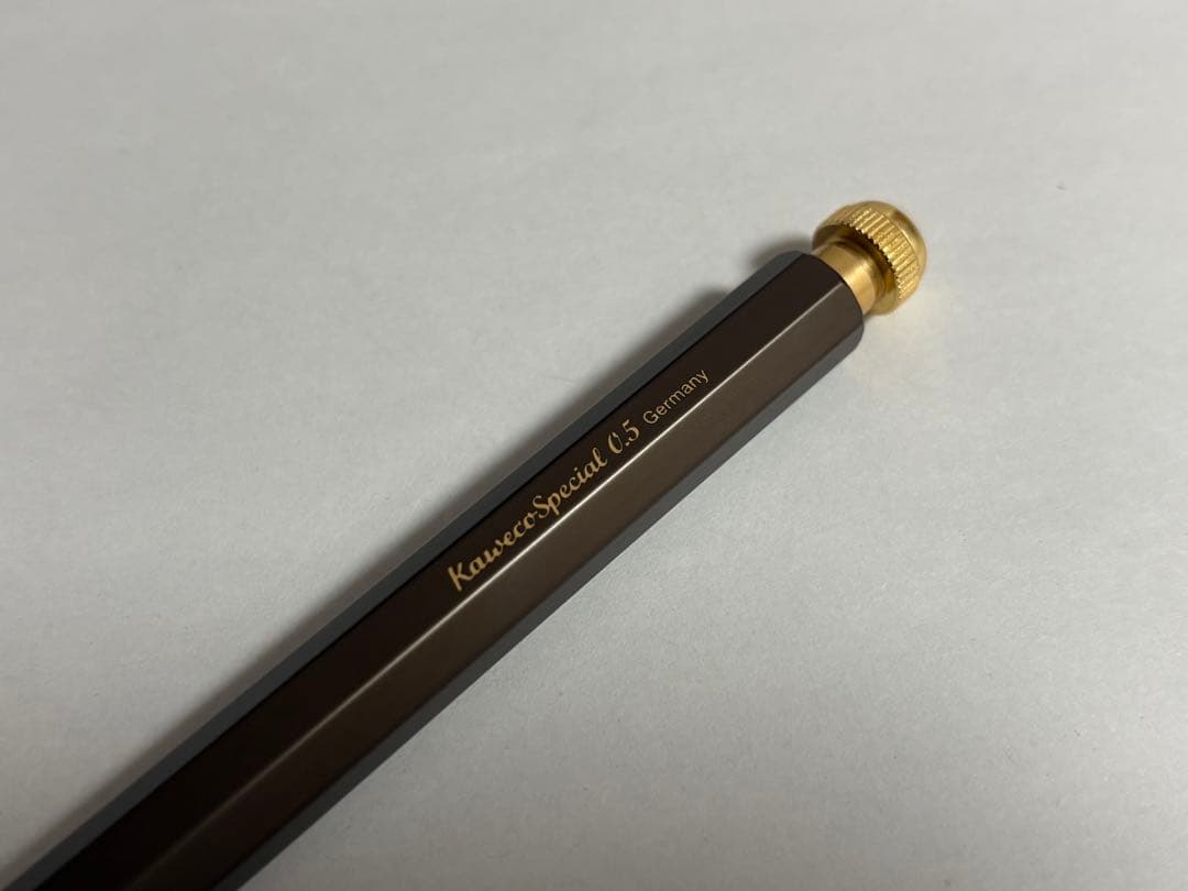 伊東屋限定カヴェコ　オリーブブラウン　カヴェコスペシャルペンシル　0.5mm