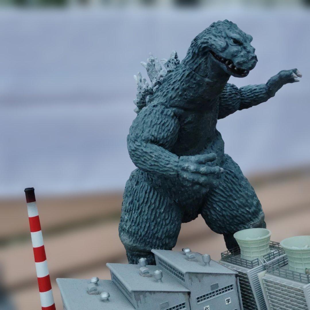 イノウエアーツNATOキンゴジ。組み立て塗装済。ジオラマ付き！