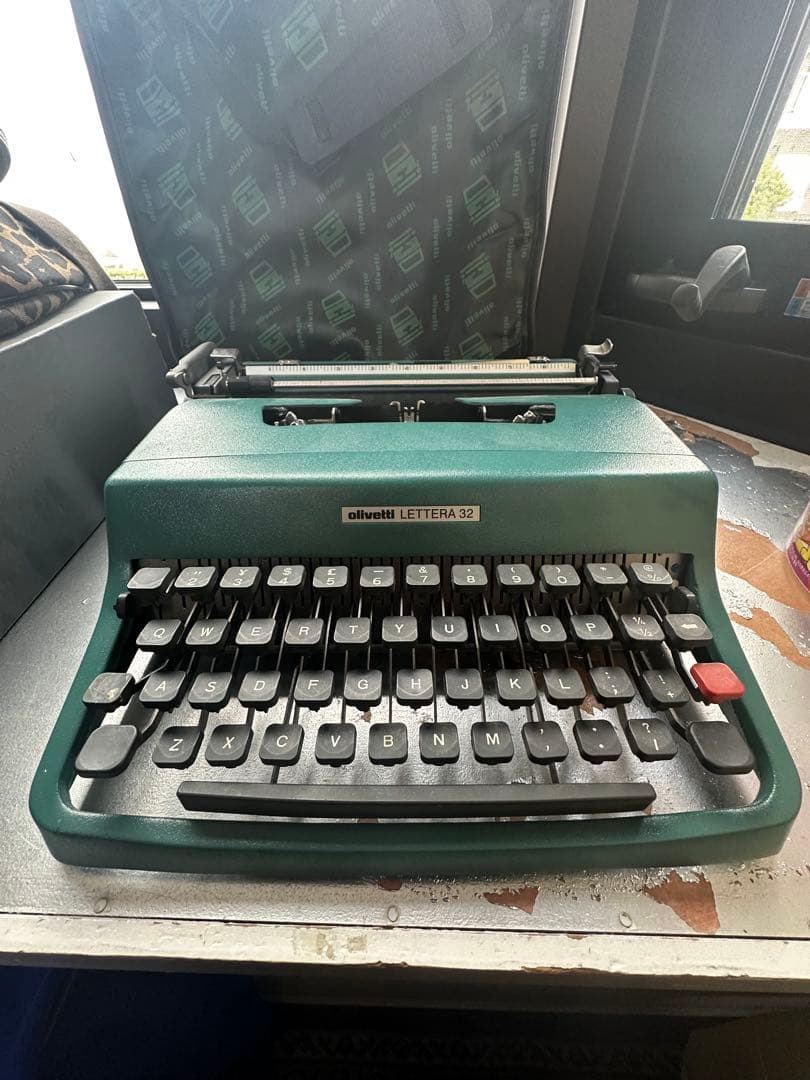 Olivetti LETTERA 32 タイプライター olivetti Lettera 32 中古タイプライター｜タイプライター専門店の尾河商会