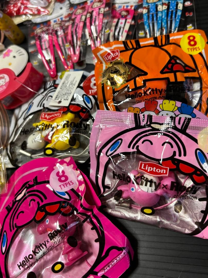 サンリオ　キティ　ストラップ　キーホルダー　ピンバッジ　他　セット