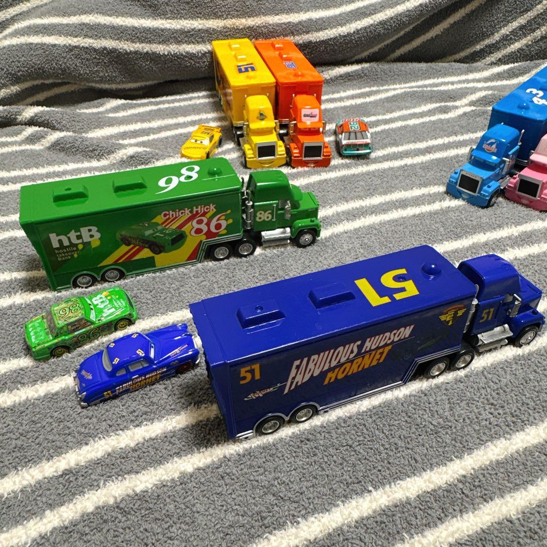 カーズ　トレーラー　ミニカー　セット