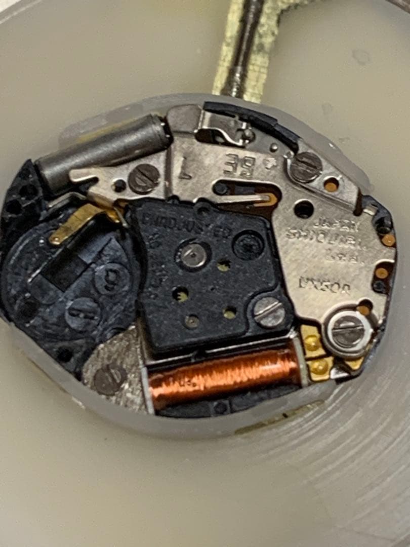 懐中時計　メープルリーフ5ドル製　クォーツタイプ重さ55g不動可能性強し