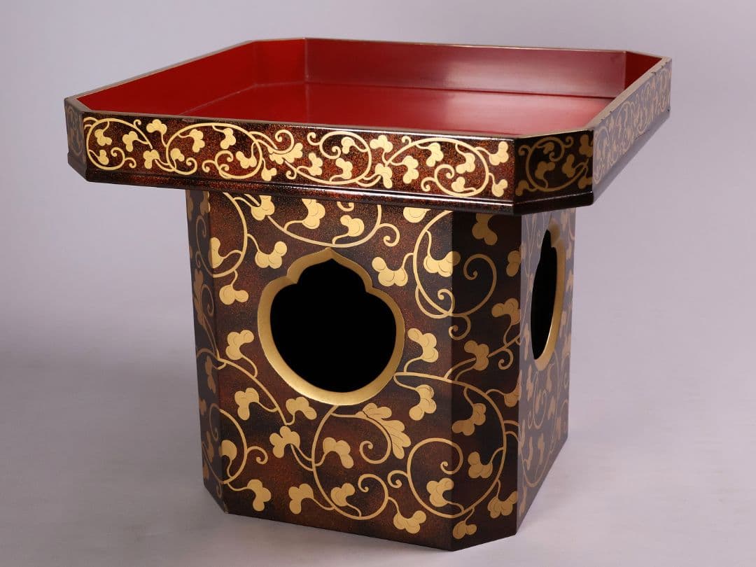 唐草蒔絵 三宝 高25.5cm 木製 朱塗 三宝台 金蒔絵 仏具【MA685】