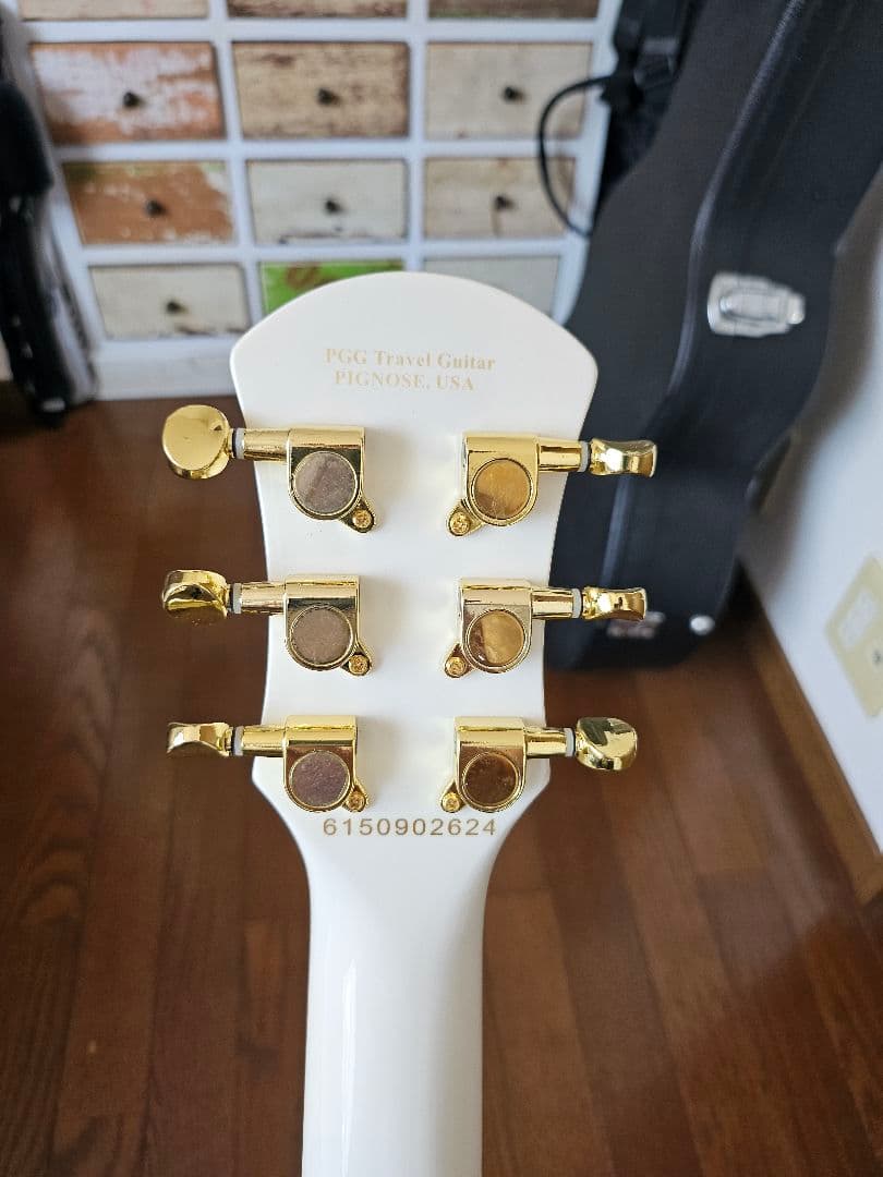 ピグノーズミニエレキギター ホワイト