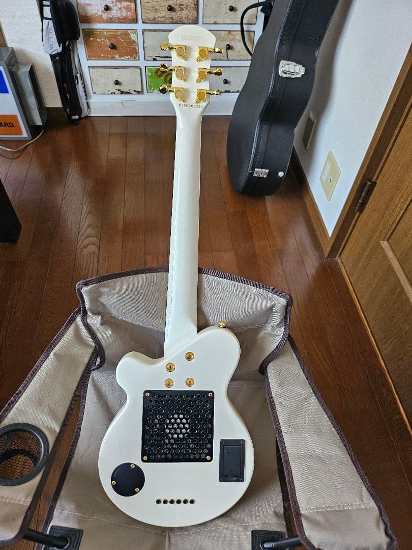 ピグノーズミニエレキギター ホワイト