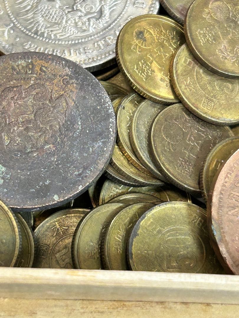 雑銭 桐箱入り 一圓銀貨 一銭 二銭十銭穴銭 アンティーク B - メルカリ
