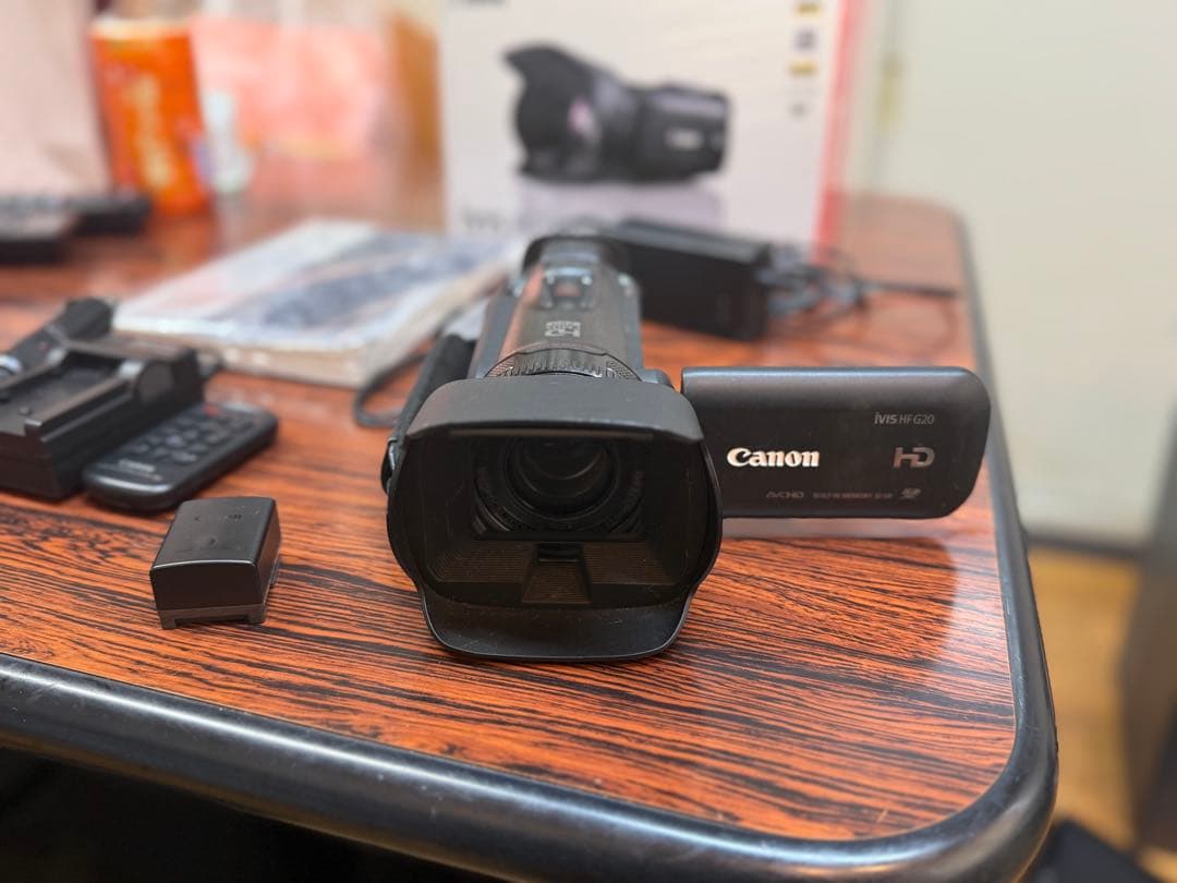 ビデオカメラ Canon iVIS HF G20