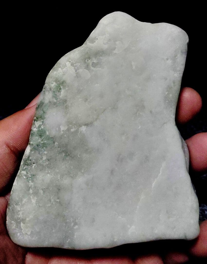 ☆翡翠原石☆糸魚川硬玉【小滝・川ズレ・ミロナイト翡翠】