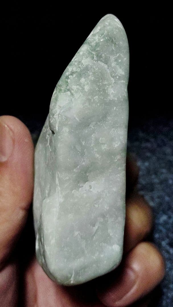 ☆翡翠原石☆糸魚川硬玉【小滝・川ズレ・ミロナイト翡翠】