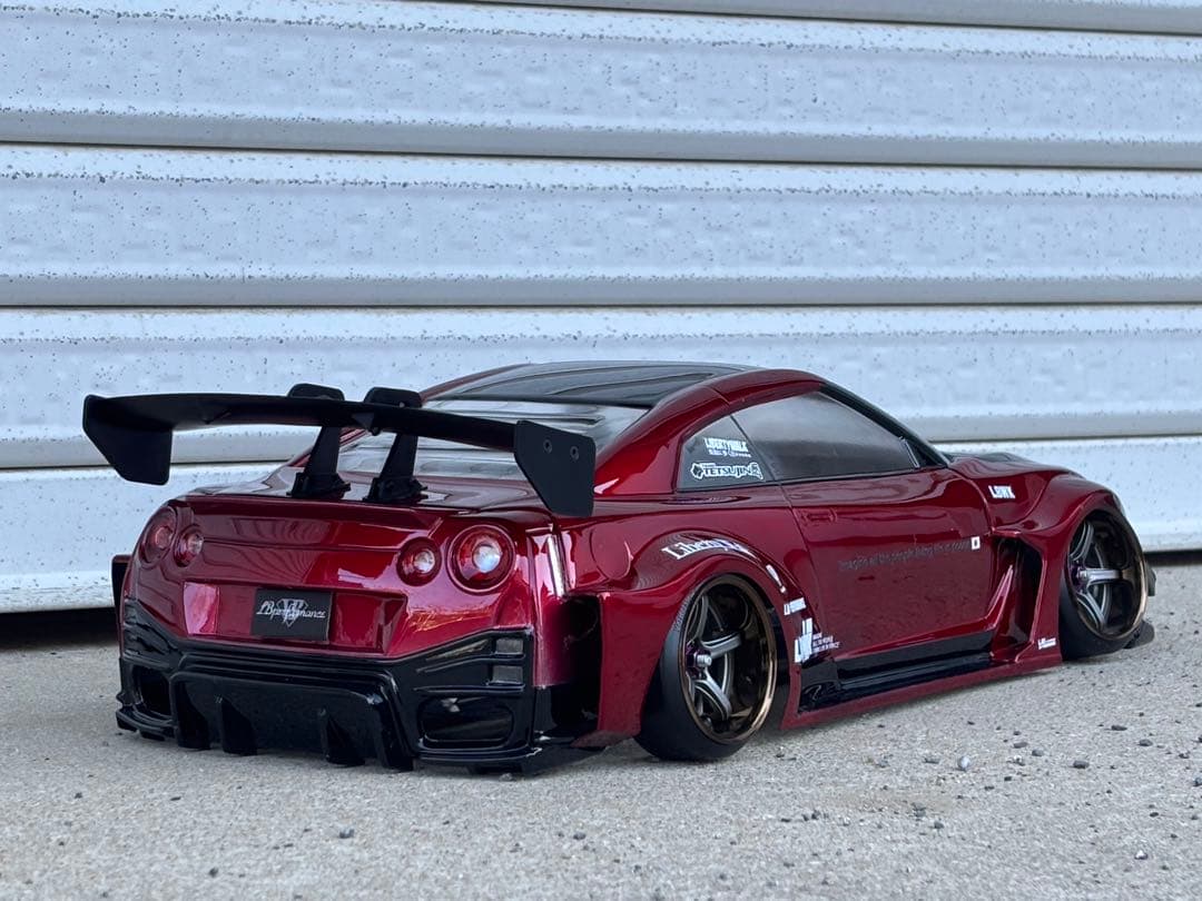 ラジコンボディ TETSUJIN R35 GT-R リバティーウォーク 塗装済