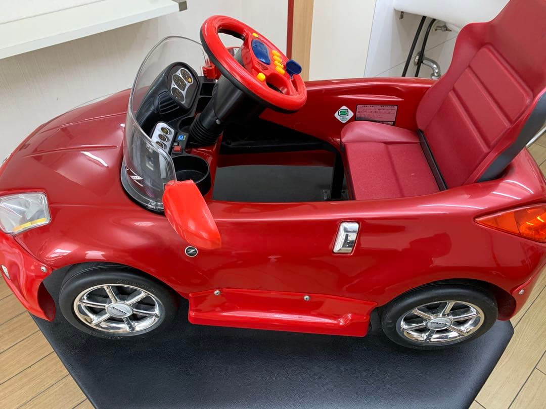 理容イス　美容イス　キッズチェアー　フェアレディZ赤 理容美容イスキッズチェアーフェアレディZ赤