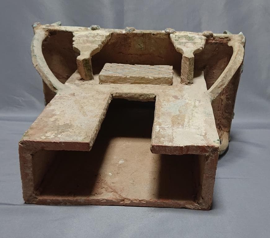 東漢時代　出土品　緑釉銀化楼閣 彩文土器 高さ31.8㎝　（B）