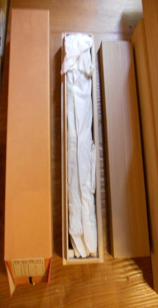 掛け軸 観世音菩薩 春峰 絹本 希少 軸装 掛軸 美品 です。