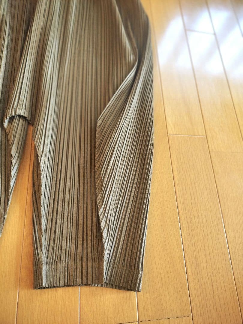 ISSEYMIYAKE／日本製／プリーツプリーズ／サルエルパンツ／イッセイミヤケ