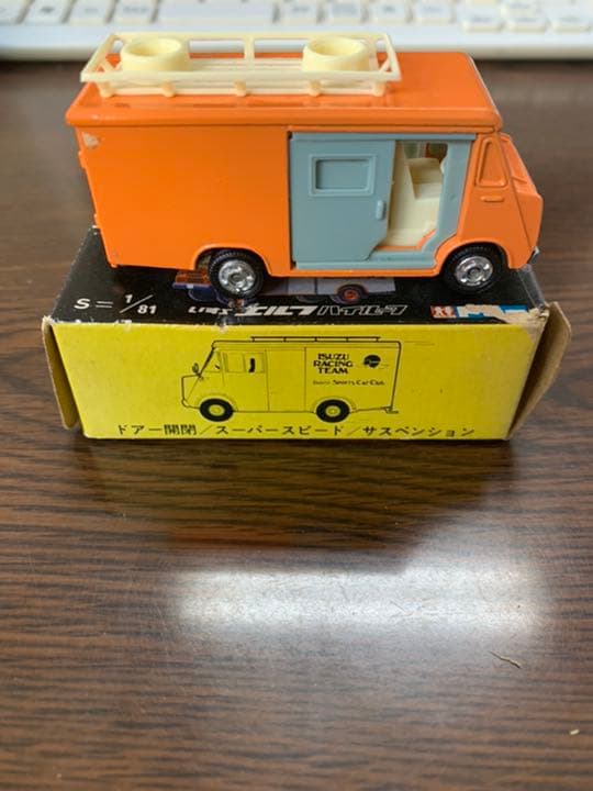 tomica いすずエルフハイルーフ　ミニカー