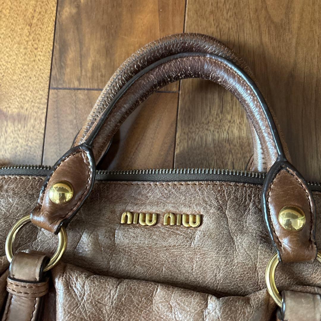 miu miu ブラウンレザー ショルダーバッグ
