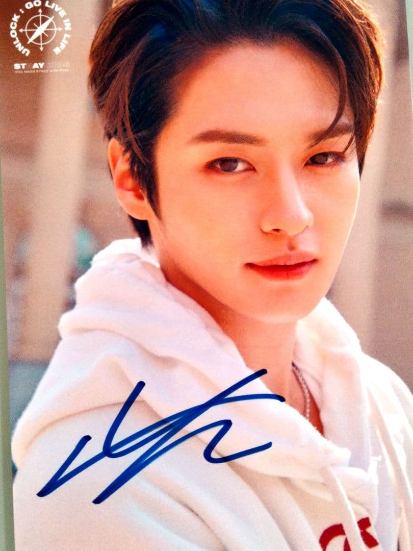 セール中…リノ直筆サイン入り2Lサイズ写真…Lee Know…ストレイキッズ