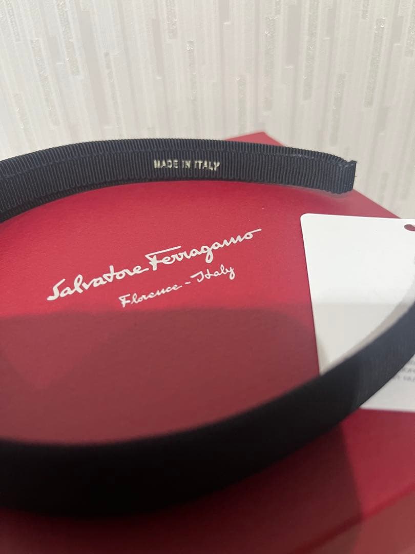 新品★Salvatore Ferragamo ブラック　シルバー　カチューシャ