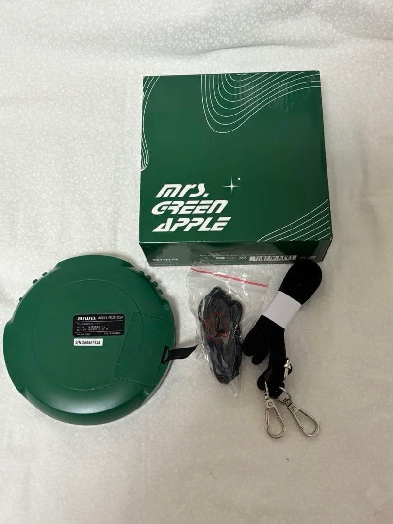ミセスグリーンアップル　ポータブルCD機とケースとヘッドホン