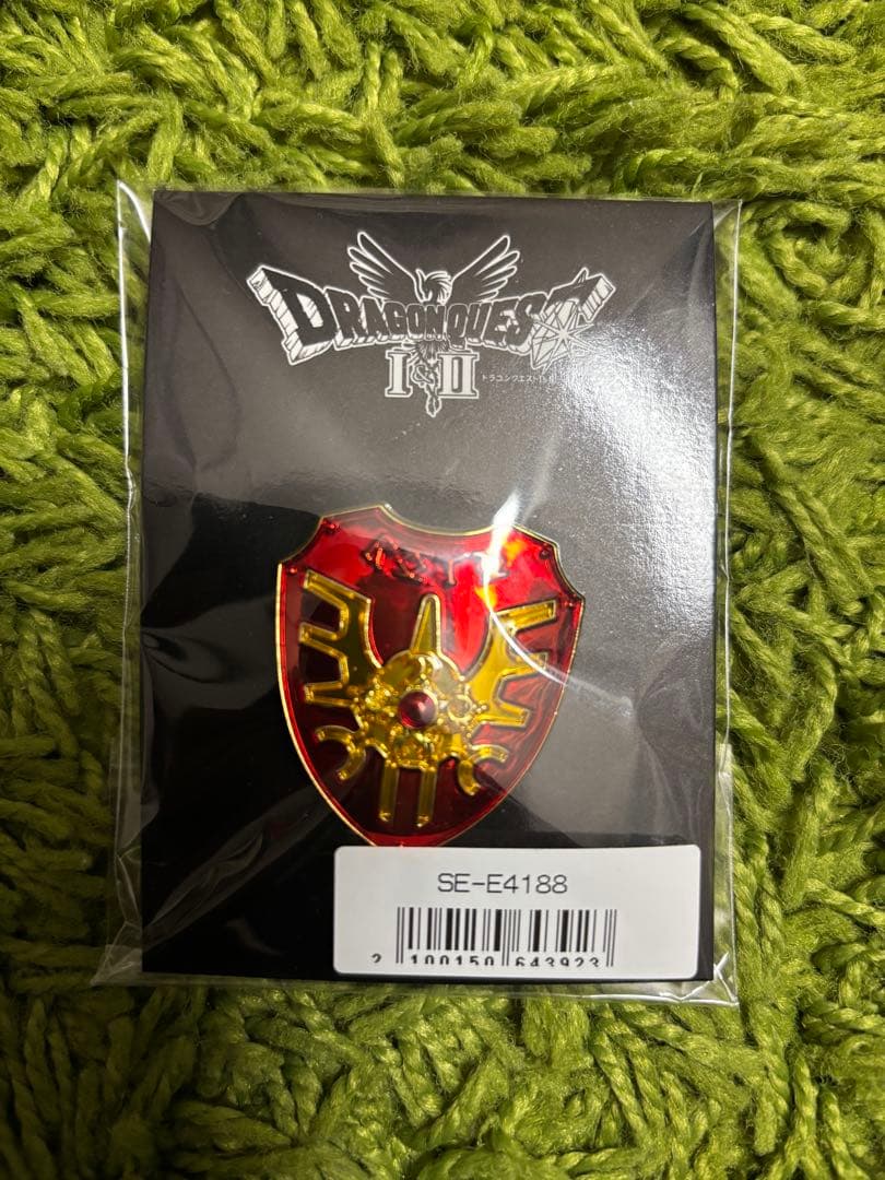ドラゴンクエストIII•I&II ロトの剣•盾（赤）ピンズセット 【非売品