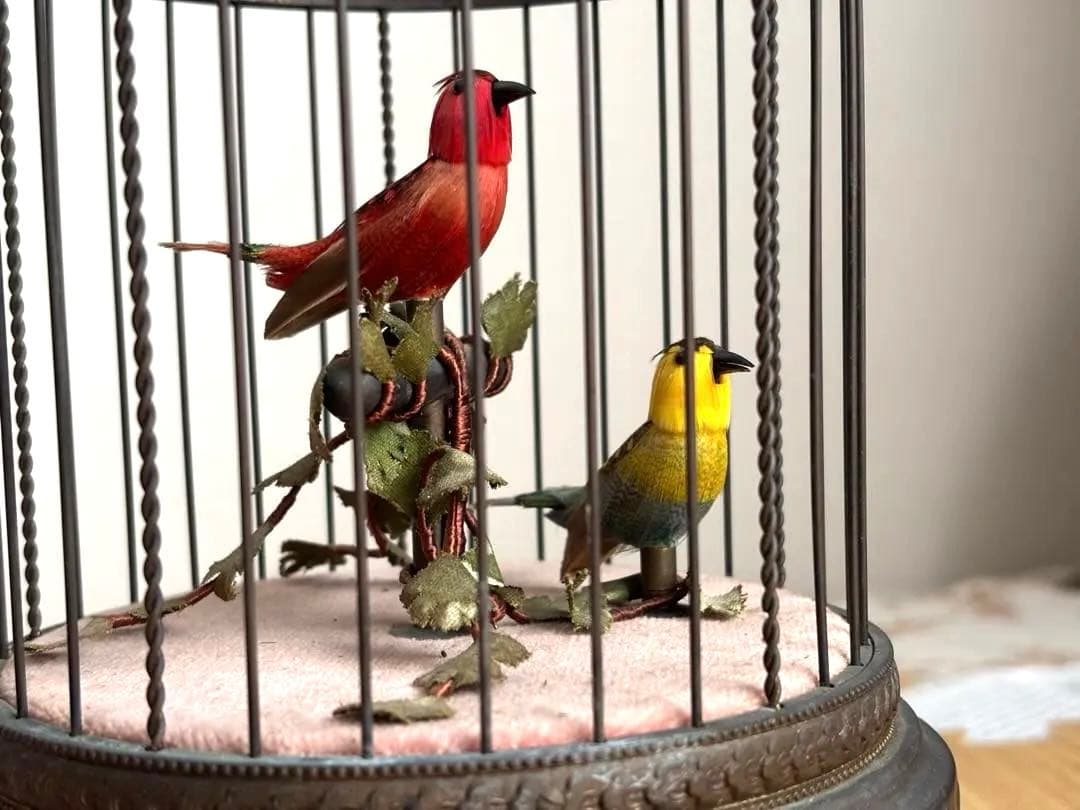 スイス・ルージュ社製アンティーク調オルゴール、シンギングバード