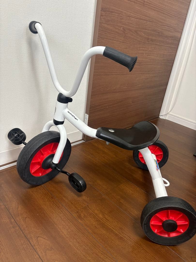 Winther 三輪車 ホワイト/レッド ボーネルンド ペリカンデザイン