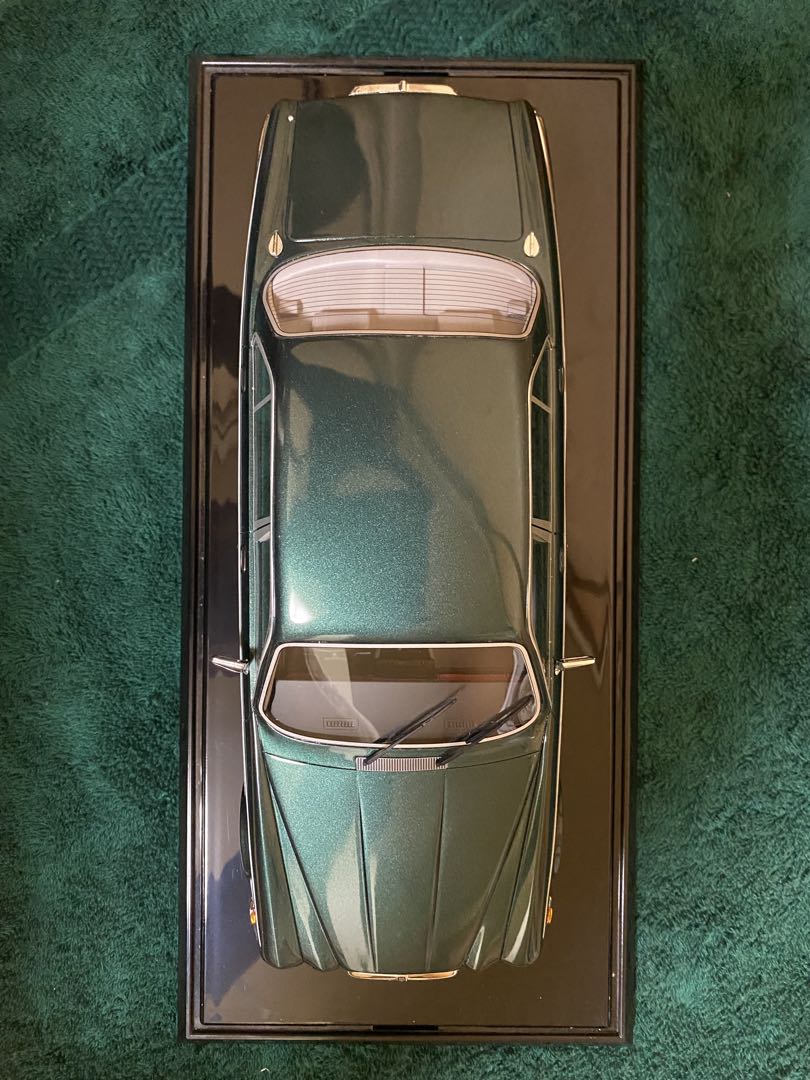 ジャガー XJ6 SIII グリーン 1/18スケール Cult製 ミニカー