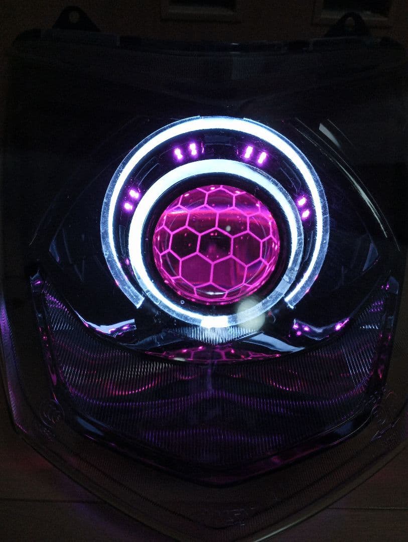 シグナス3型用 社外ヘッドライト プロジェクター付きレッドアイ