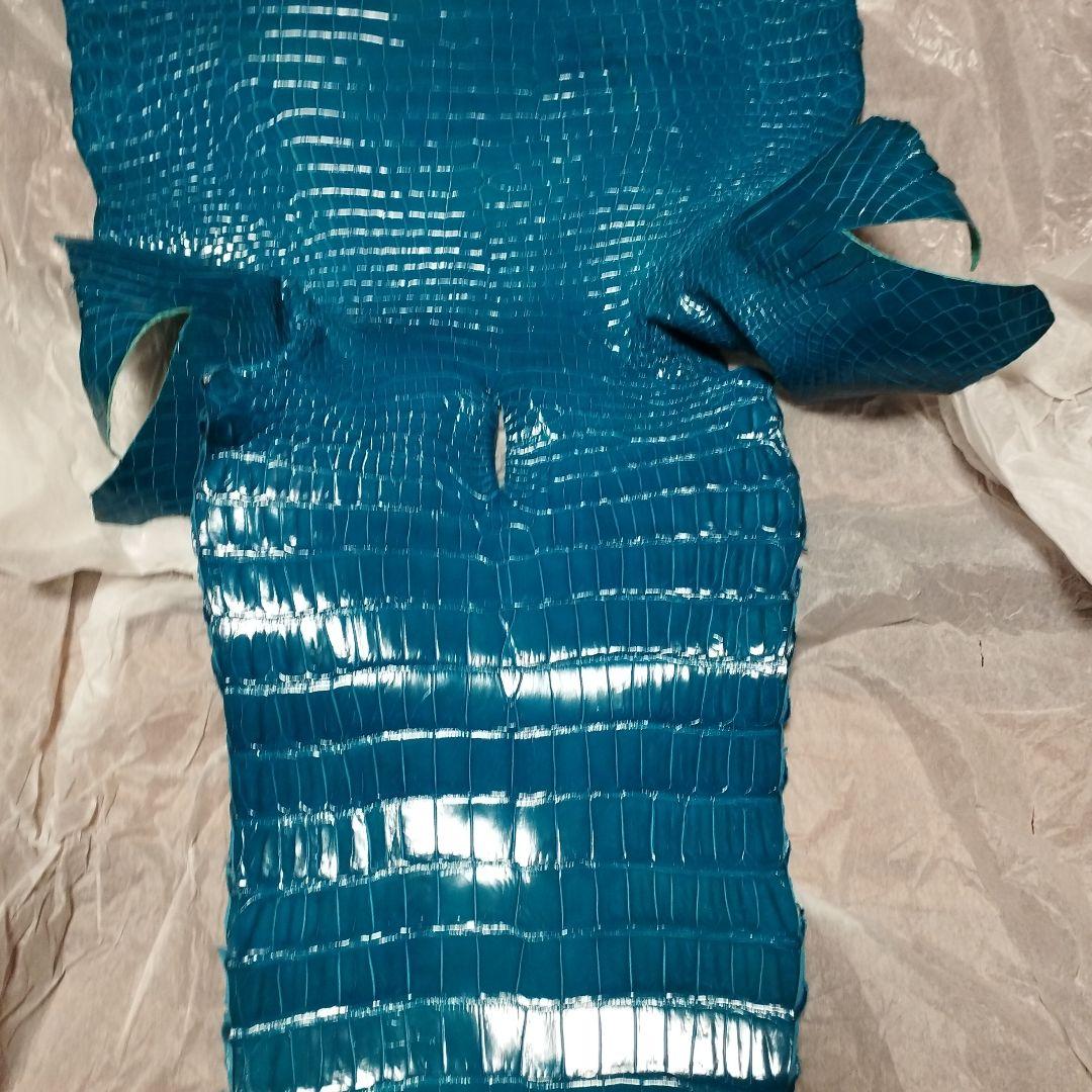 クロコダイル　皮革　ポロサス　ターコイズブルー　1枚