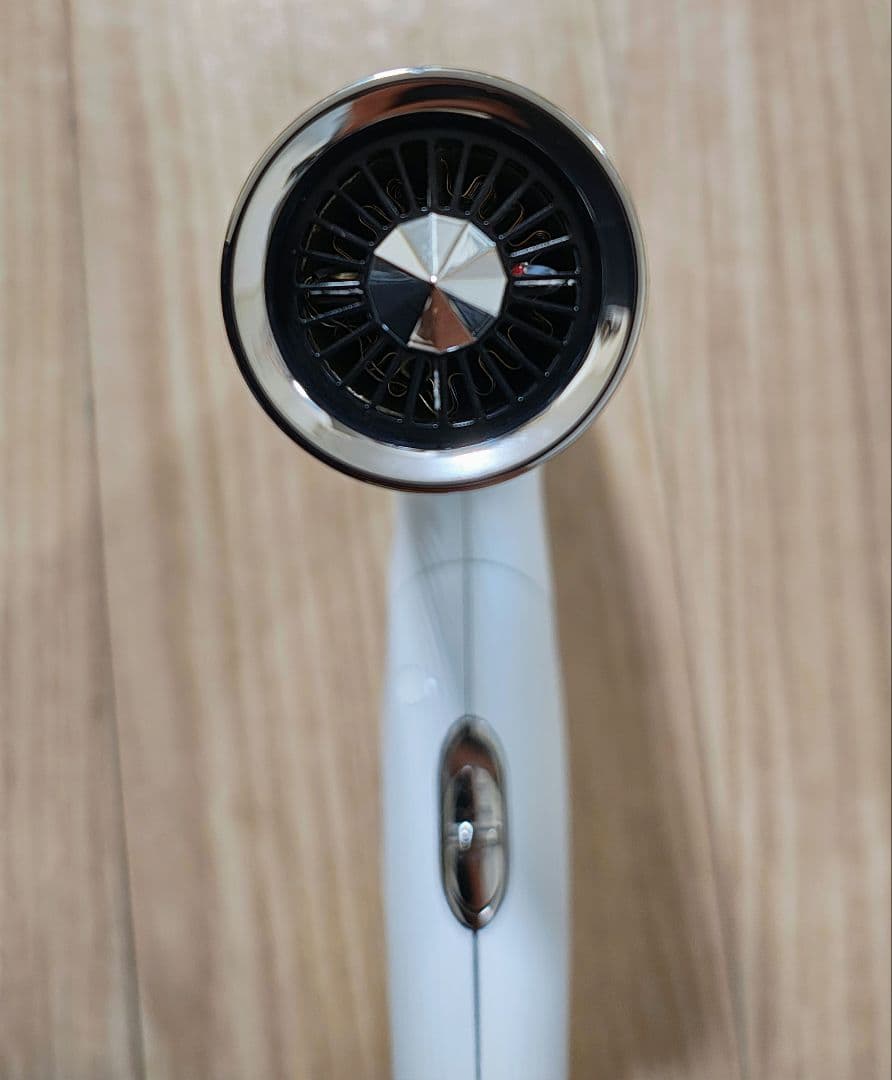 1週間限定 特別価格！ リファ ドライヤー ホワイト 2022年製 AB10