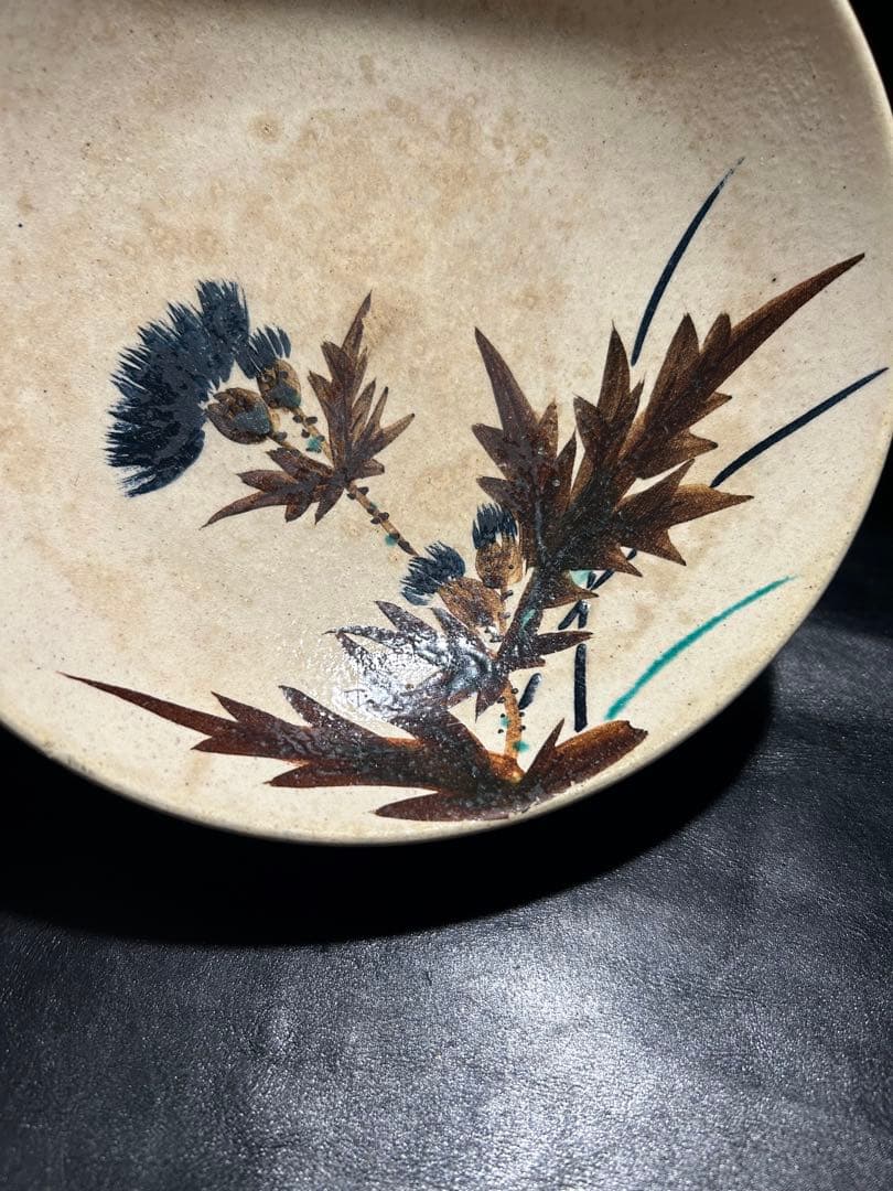 美しい古美術◾️蔵から紺色のアザミの花が描かれたステキ