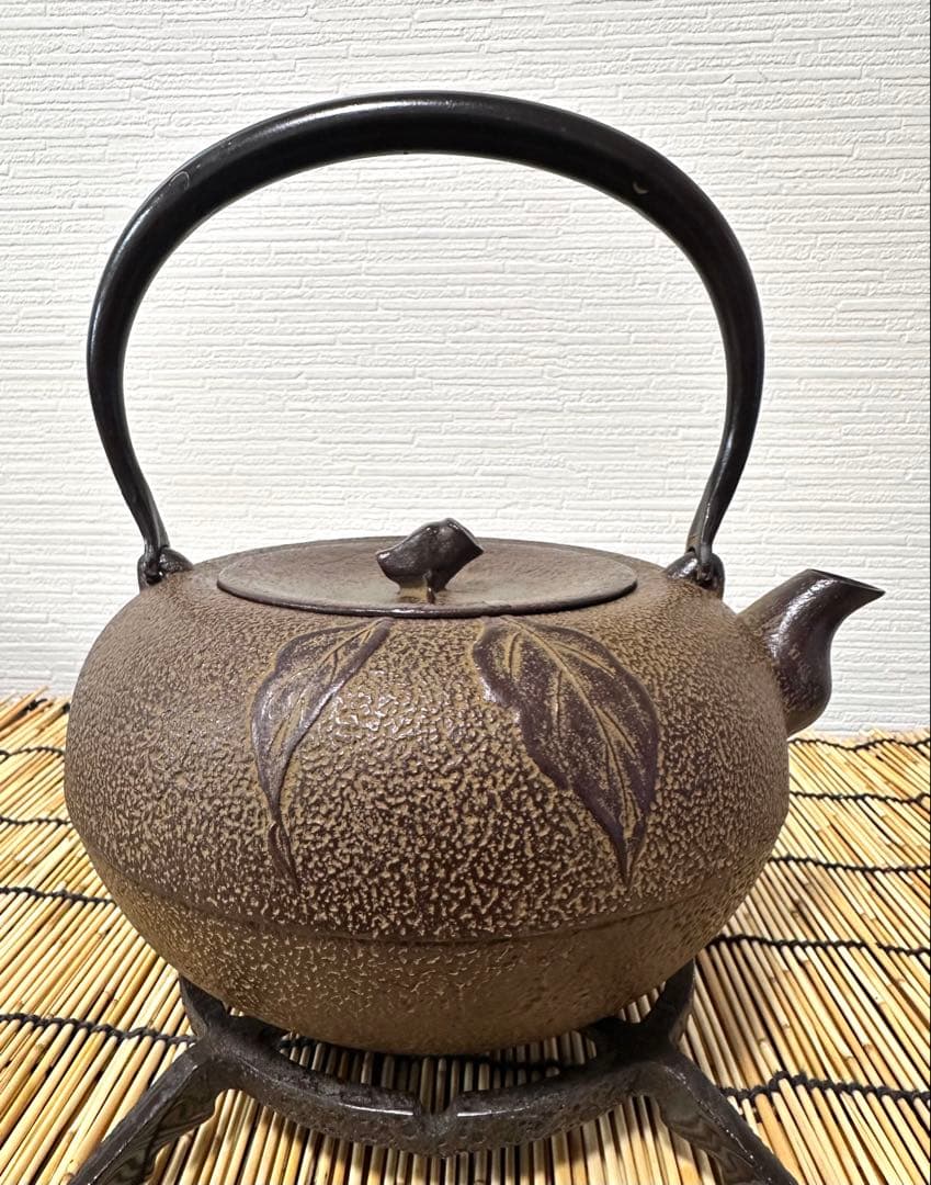 未使用品　南部伝統工芸士 及川寛治作　１５型姥口 柑橘文様　南部鉄瓶　南部鉄器