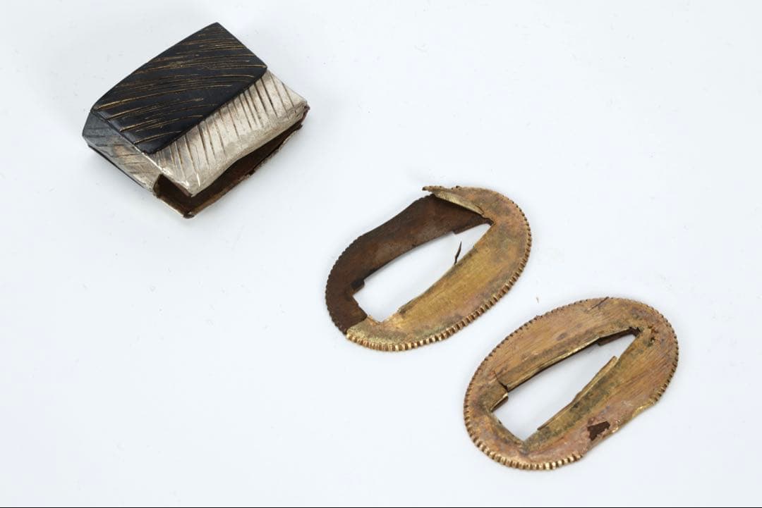 【時代物】日本刀 拵え一式 五種 鮫皮巻 黒呂塗 蜘蛛椿花図 刀装具 武士具