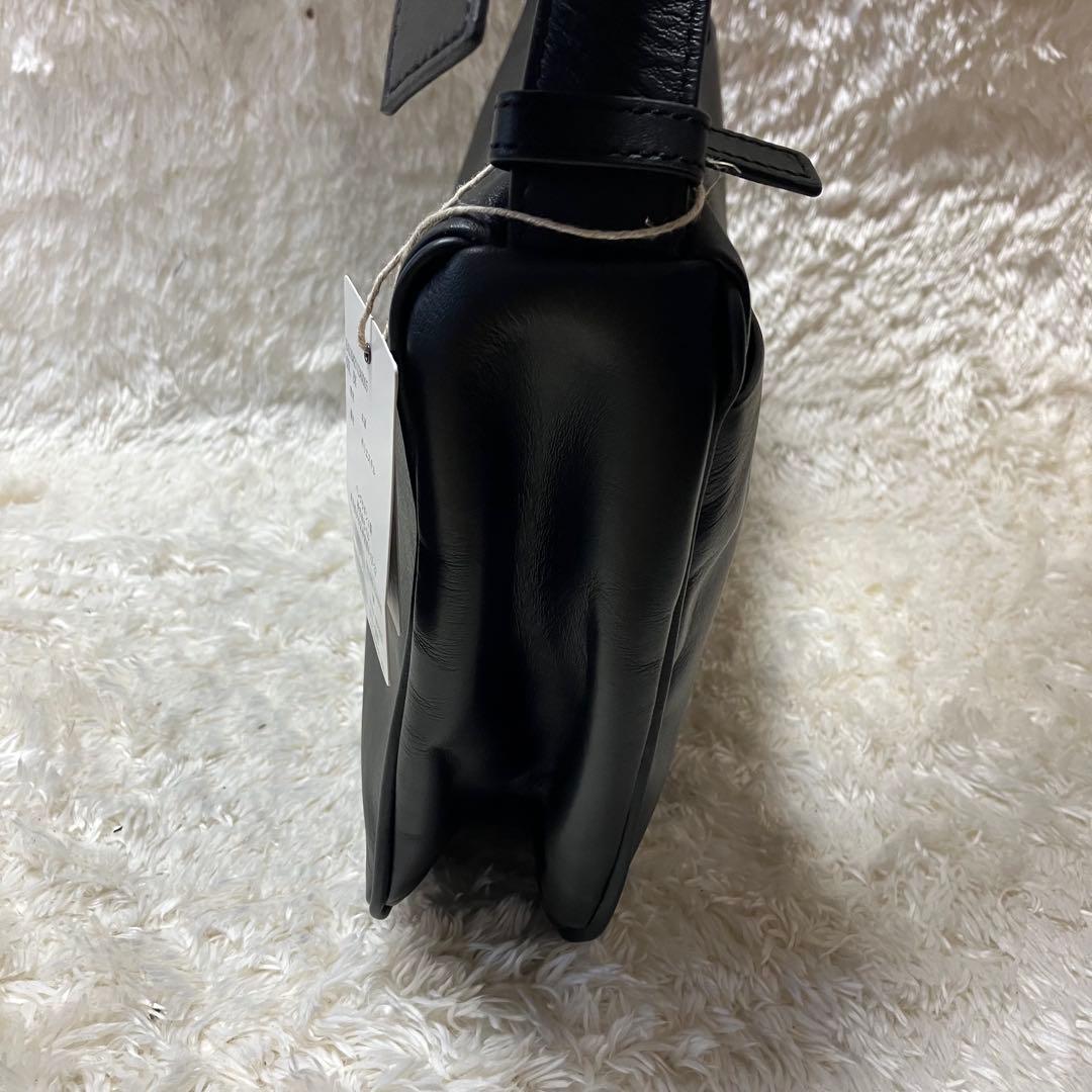 【なつ様】イアパピヨネ　ショルダーバッグ　新品未使用　クロスボディ