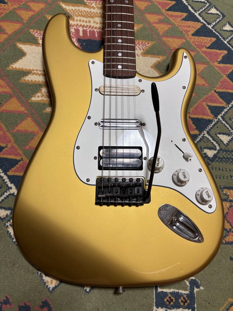スクワイヤー　ストラトキャスター ゴールド