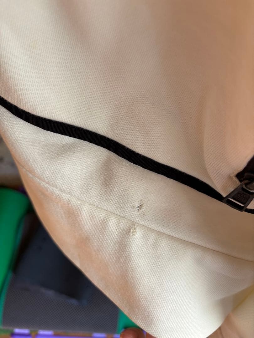 モンクレール　ジップアップパーカー