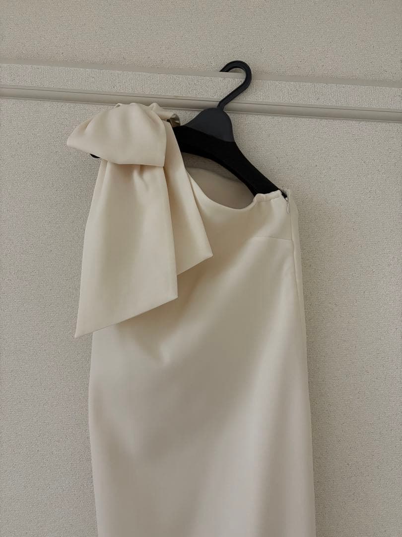 acka ワンショルダーポイントワンピース リボンドレス - メルカリ