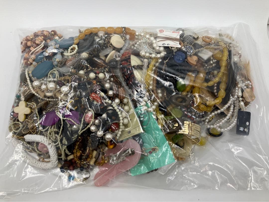 アクセサリー　イミテーション　まとめ売り　重量　約3.2kg　ジャンク