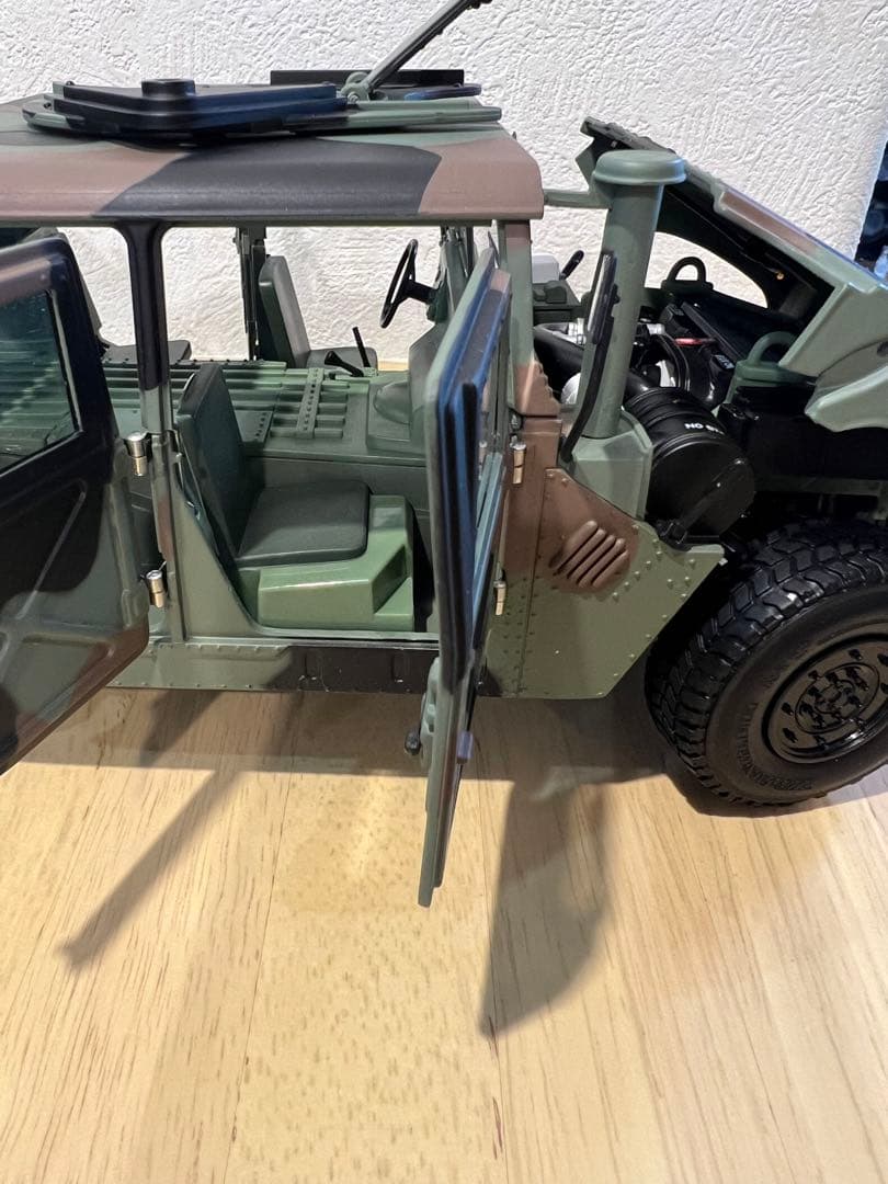 ミリタリ　ハマー　コマンド　1／18スケール　Thunder trac