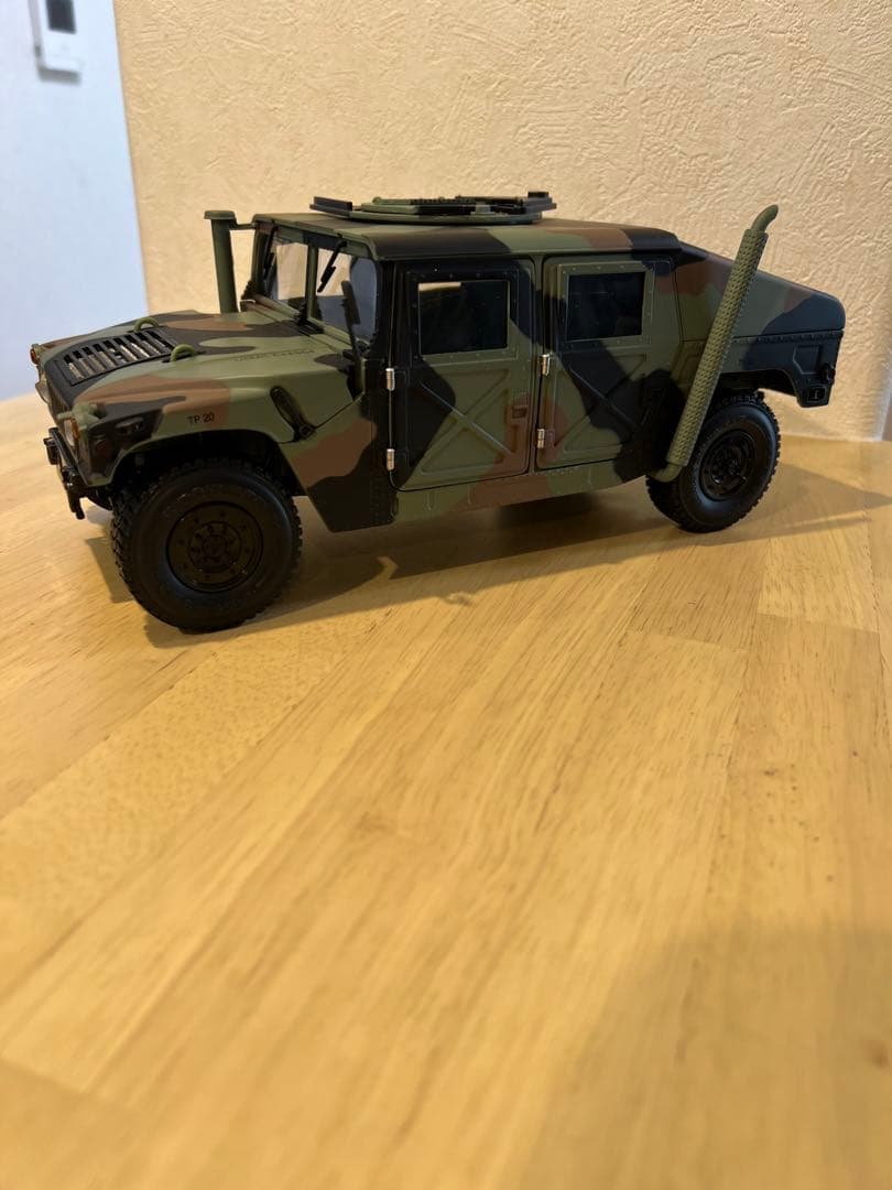 ミリタリ　ハマー　コマンド　1／18スケール　Thunder trac