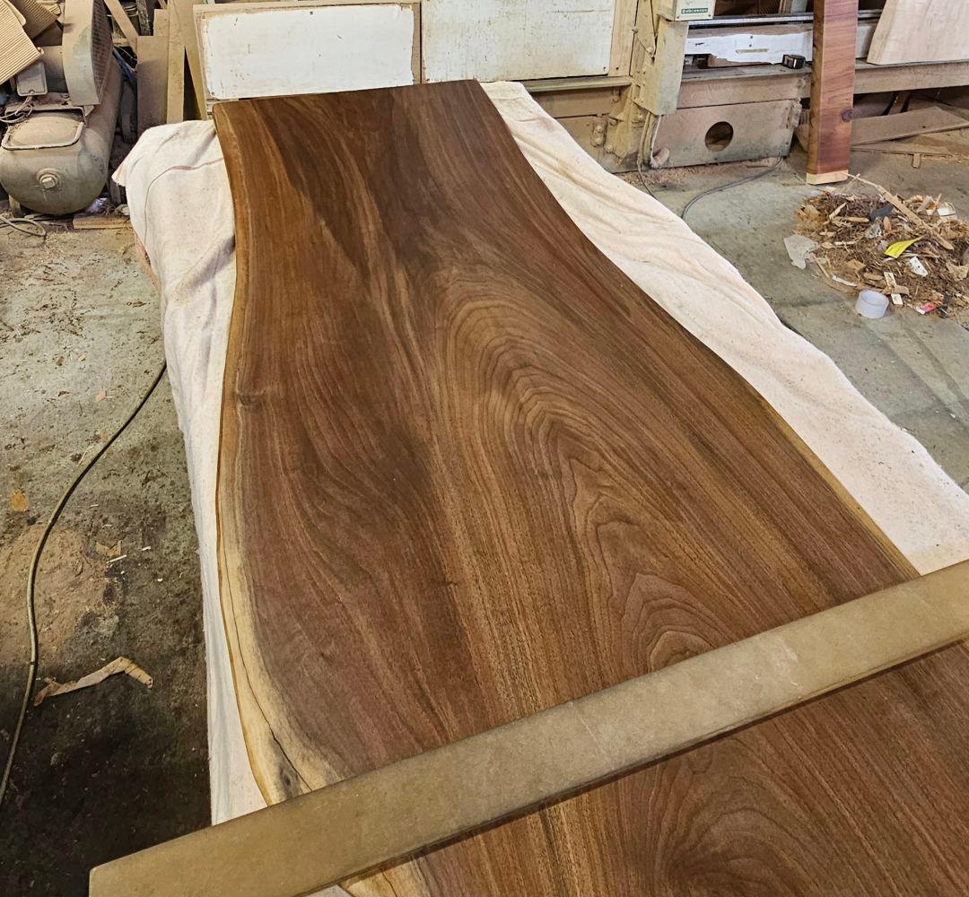 ブラックウォールナット　一枚板　ダイニング　テーブル　クラロウォールナット　人気