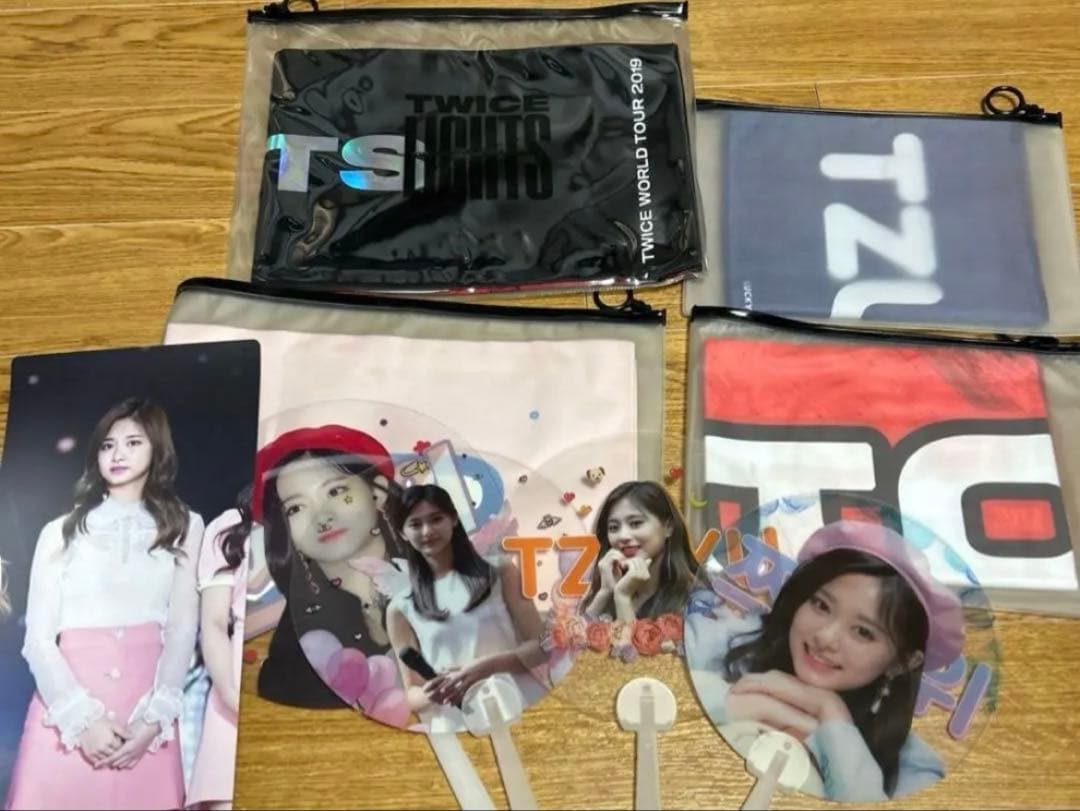 ツウィ スローガン まとめ売り - メルカリ