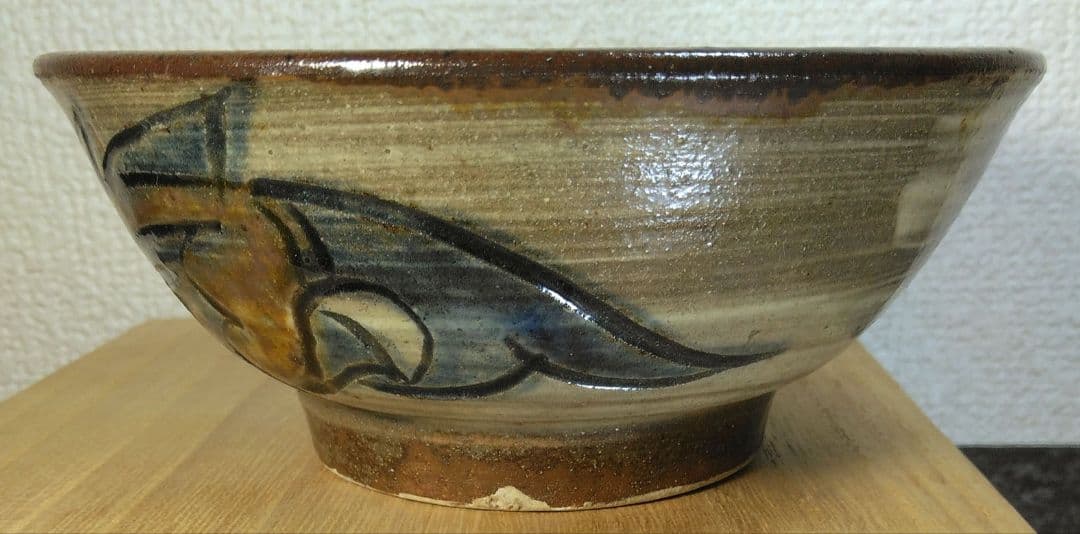 人間国宝 金城次郎 壷屋焼マカイ(刷毛目笑魚紋茶碗）栞 共箱 美品 壺屋焼 上作