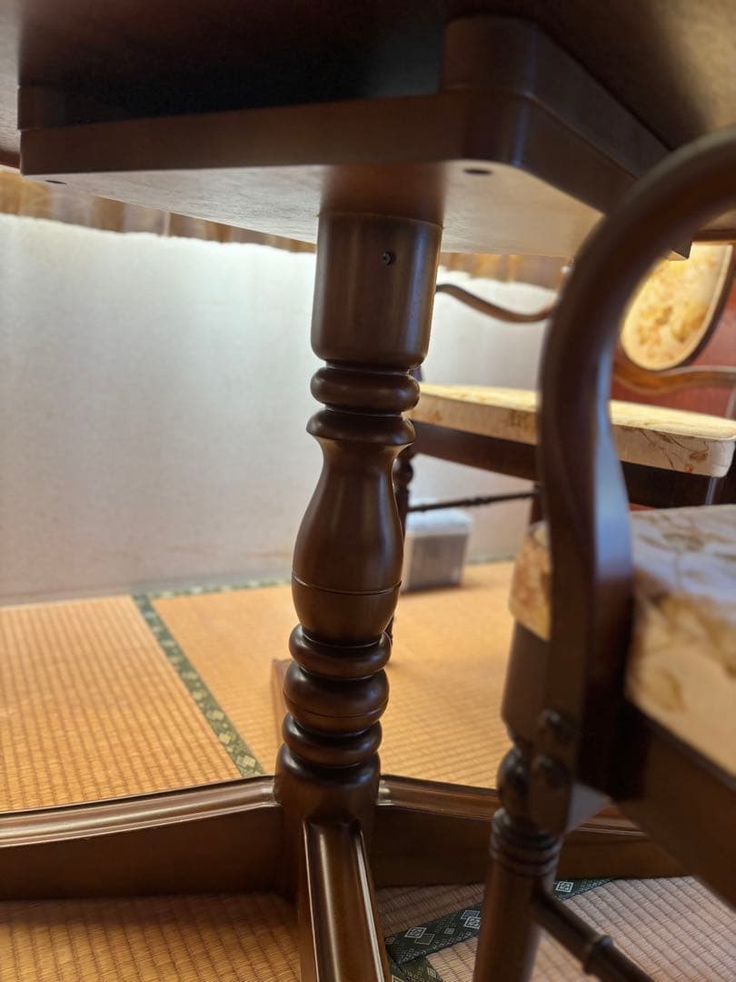 テーブルのみ‼️カリモク円形ダイニングテーブル　コロニアルウォールナット色