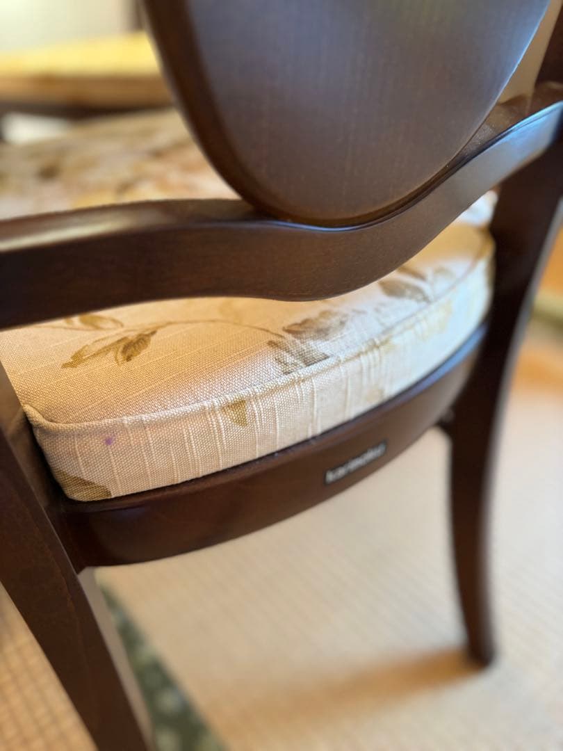 テーブルのみ‼️カリモク円形ダイニングテーブル　コロニアルウォールナット色