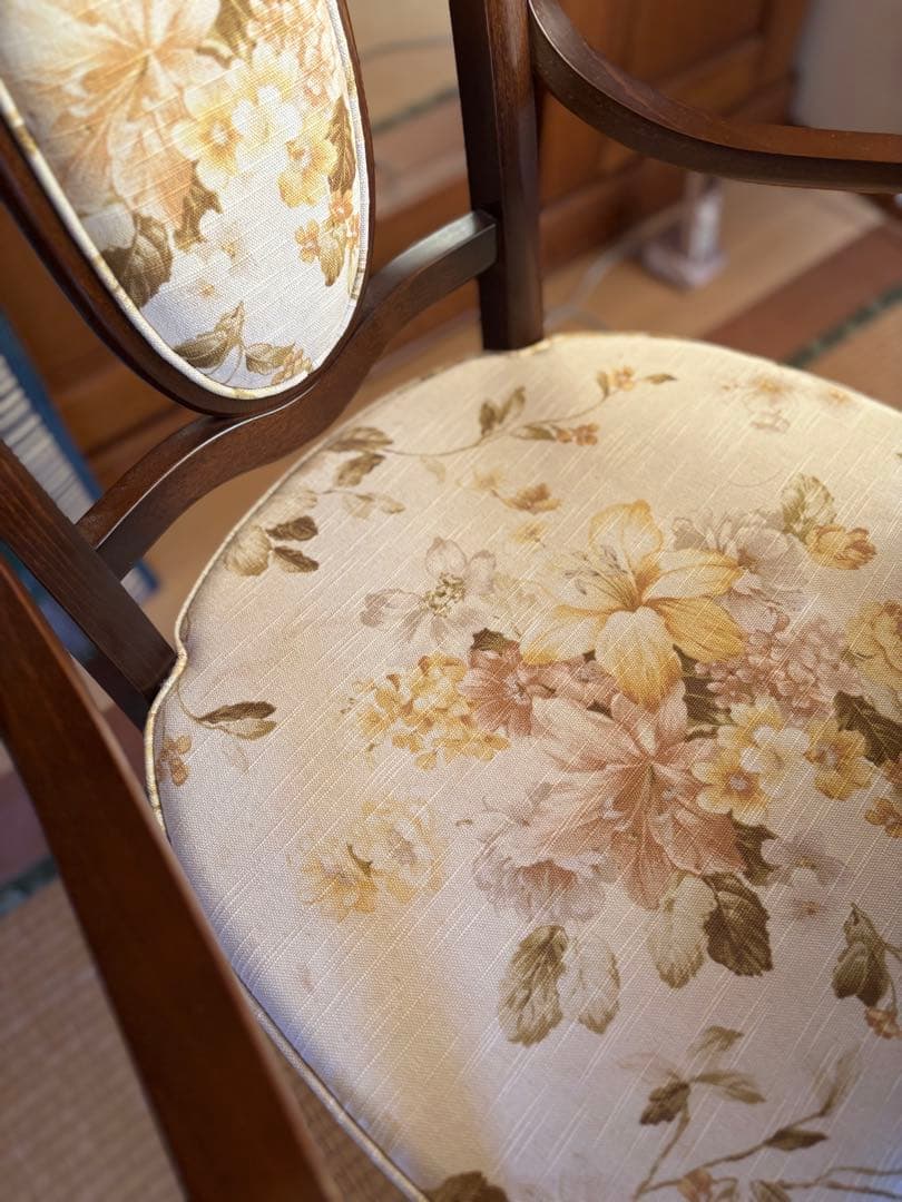 テーブルのみ‼️カリモク円形ダイニングテーブル　コロニアルウォールナット色