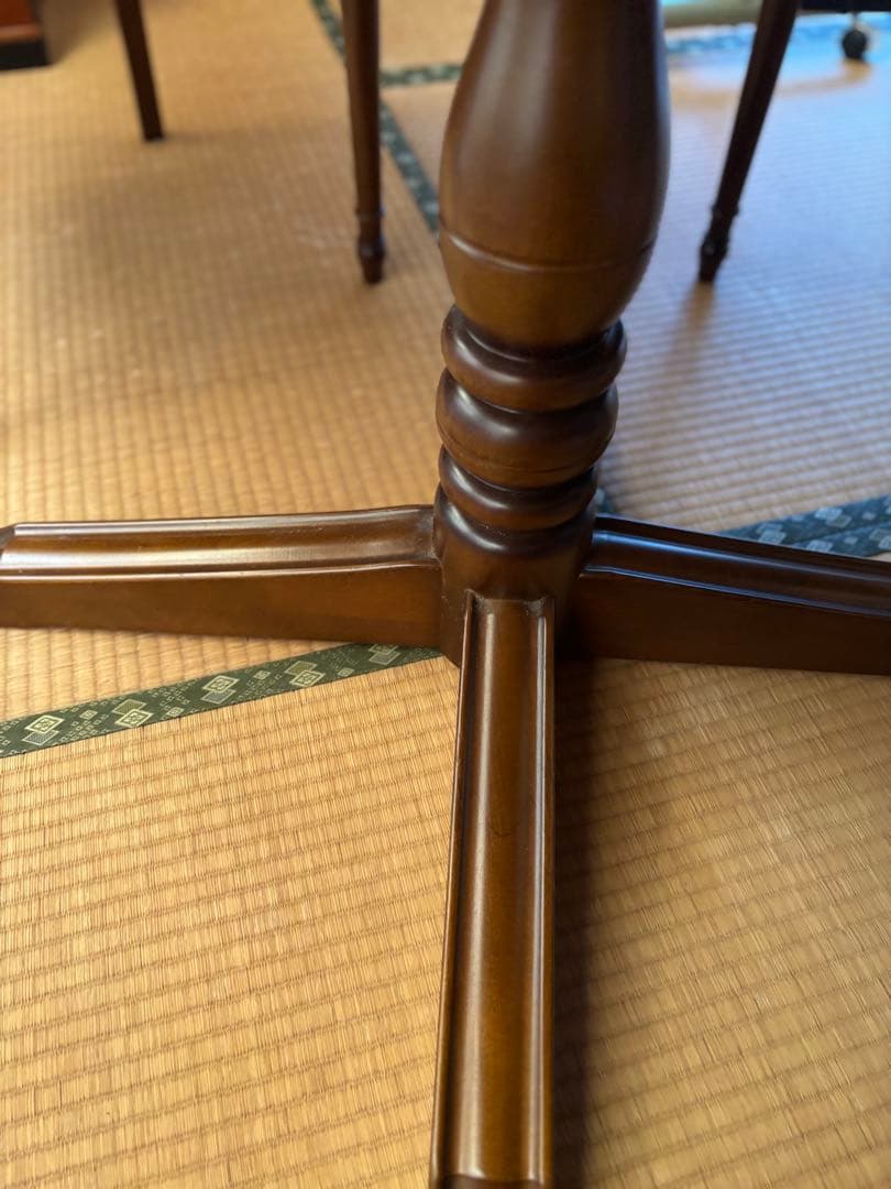 テーブルのみ‼️カリモク円形ダイニングテーブル　コロニアルウォールナット色