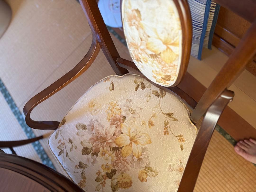 テーブルのみ‼️カリモク円形ダイニングテーブル　コロニアルウォールナット色