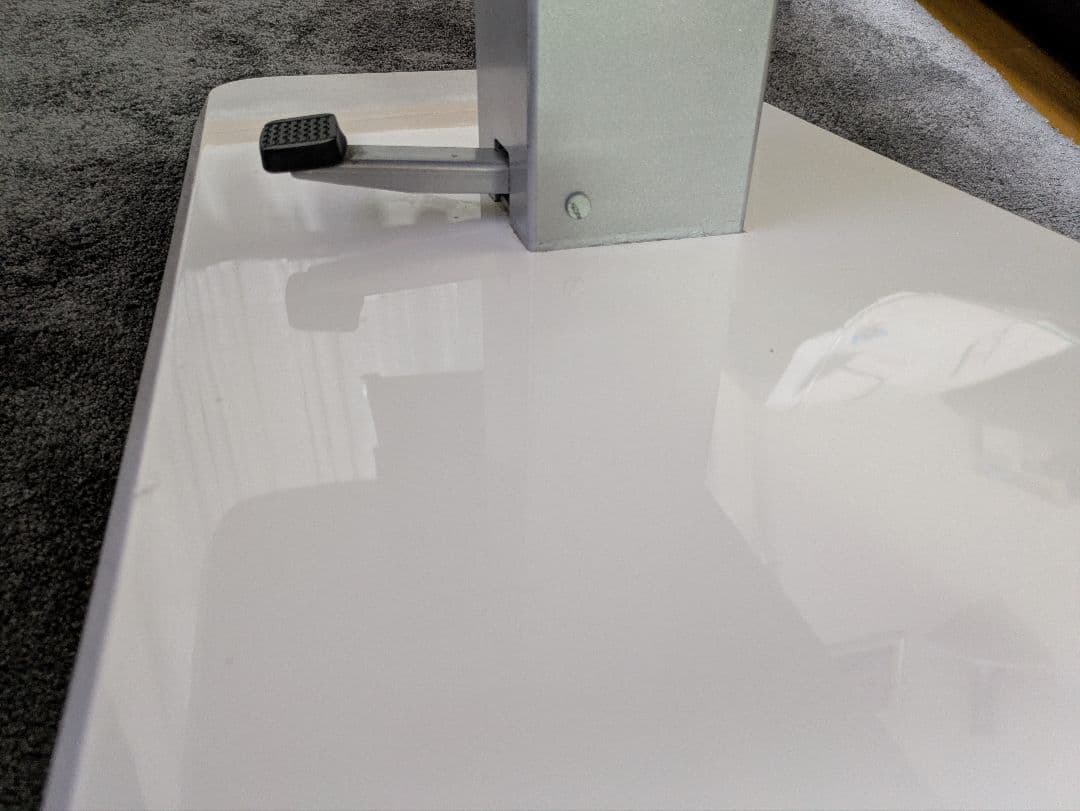 ニトリ！高さ調整可能なホワイトダイニングテーブル鏡面