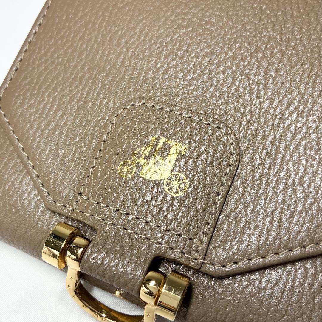 美品】 アタオ ロトロ 二つ折り財布 コンパクトウォレット 馬車 シボ革